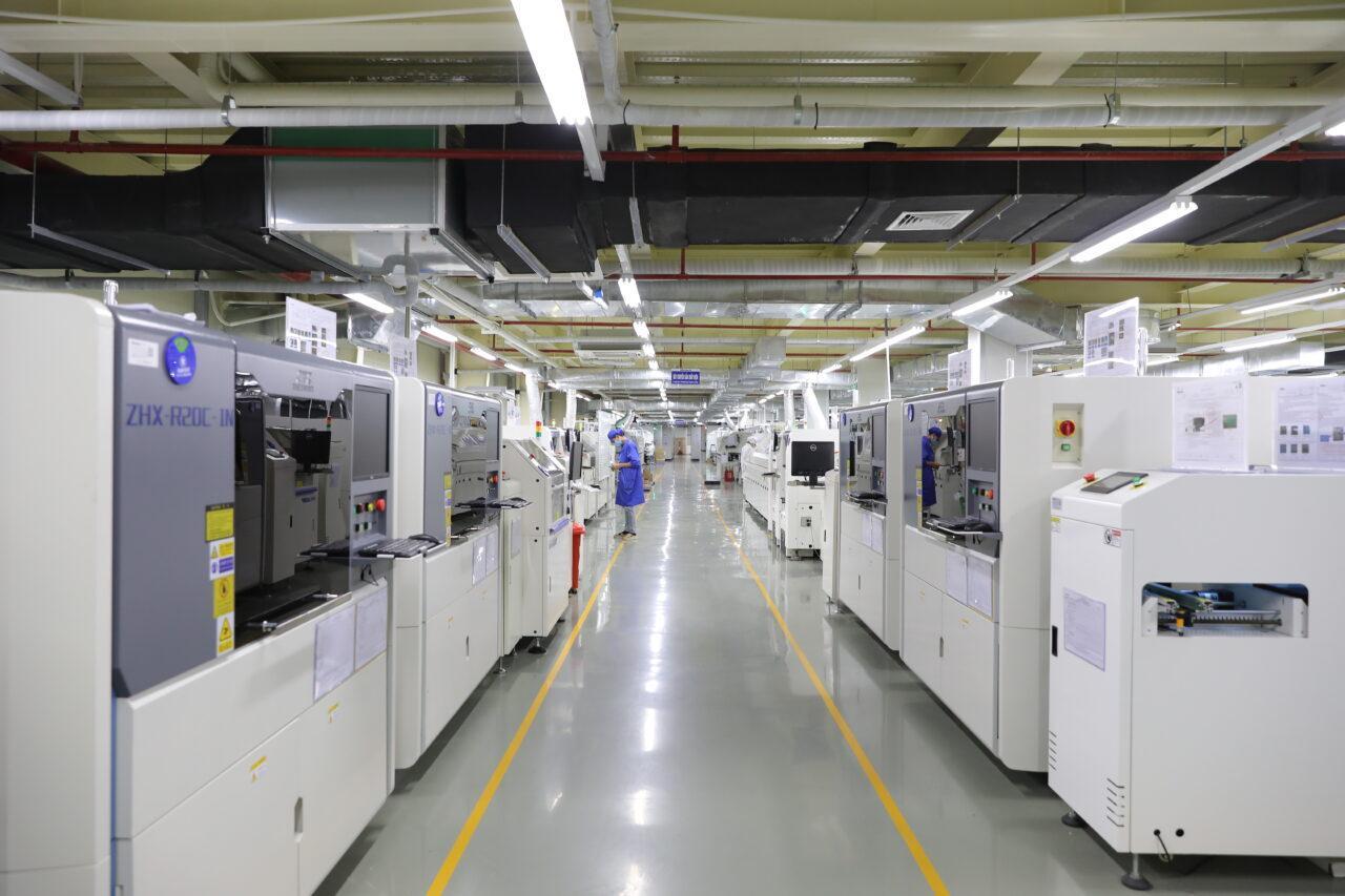 Bên trong Nhà máy của CNCTech