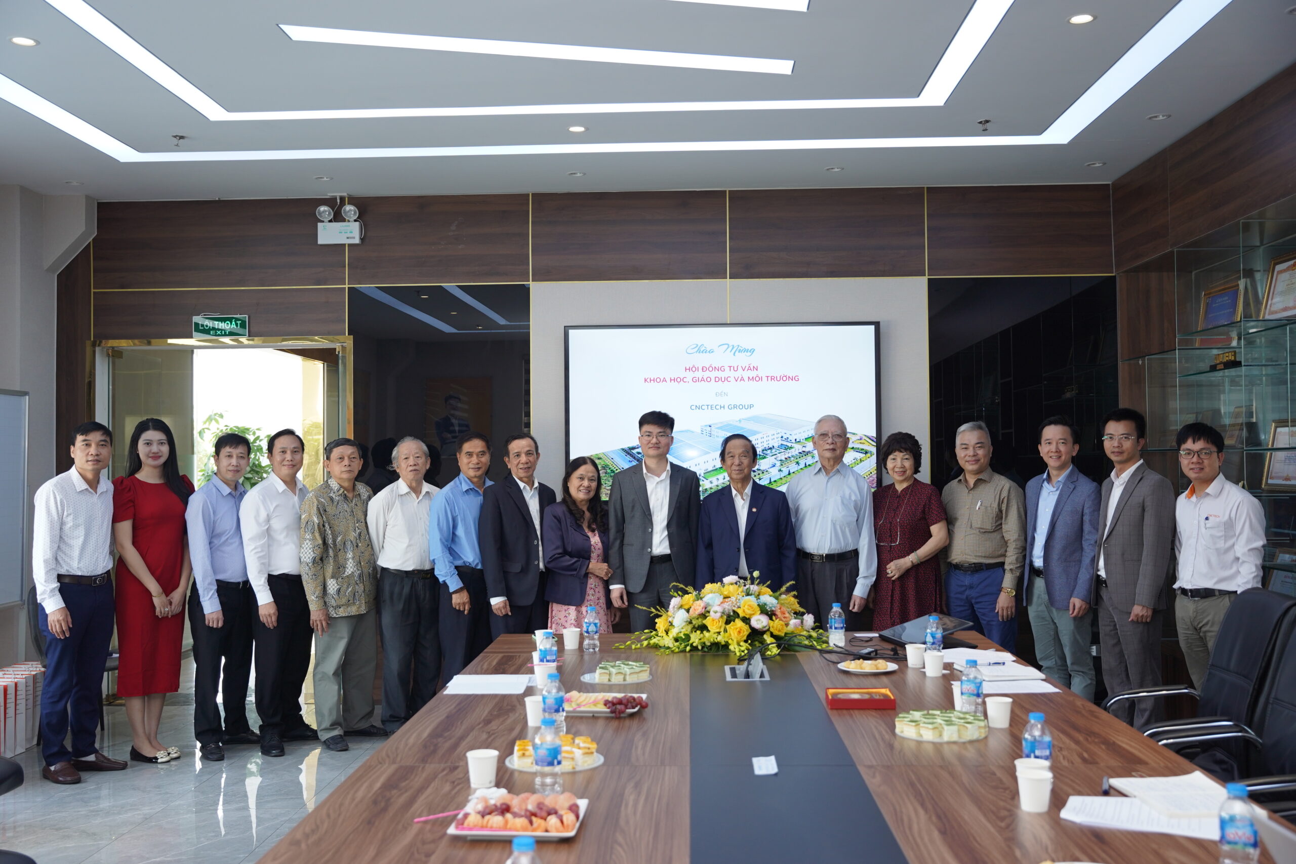 Hội đồng tư vấn đến thăm CNCTech https://demo.cnctech.vn/wp-content/uploads/2022/11/CAT01233-scaled.jpg