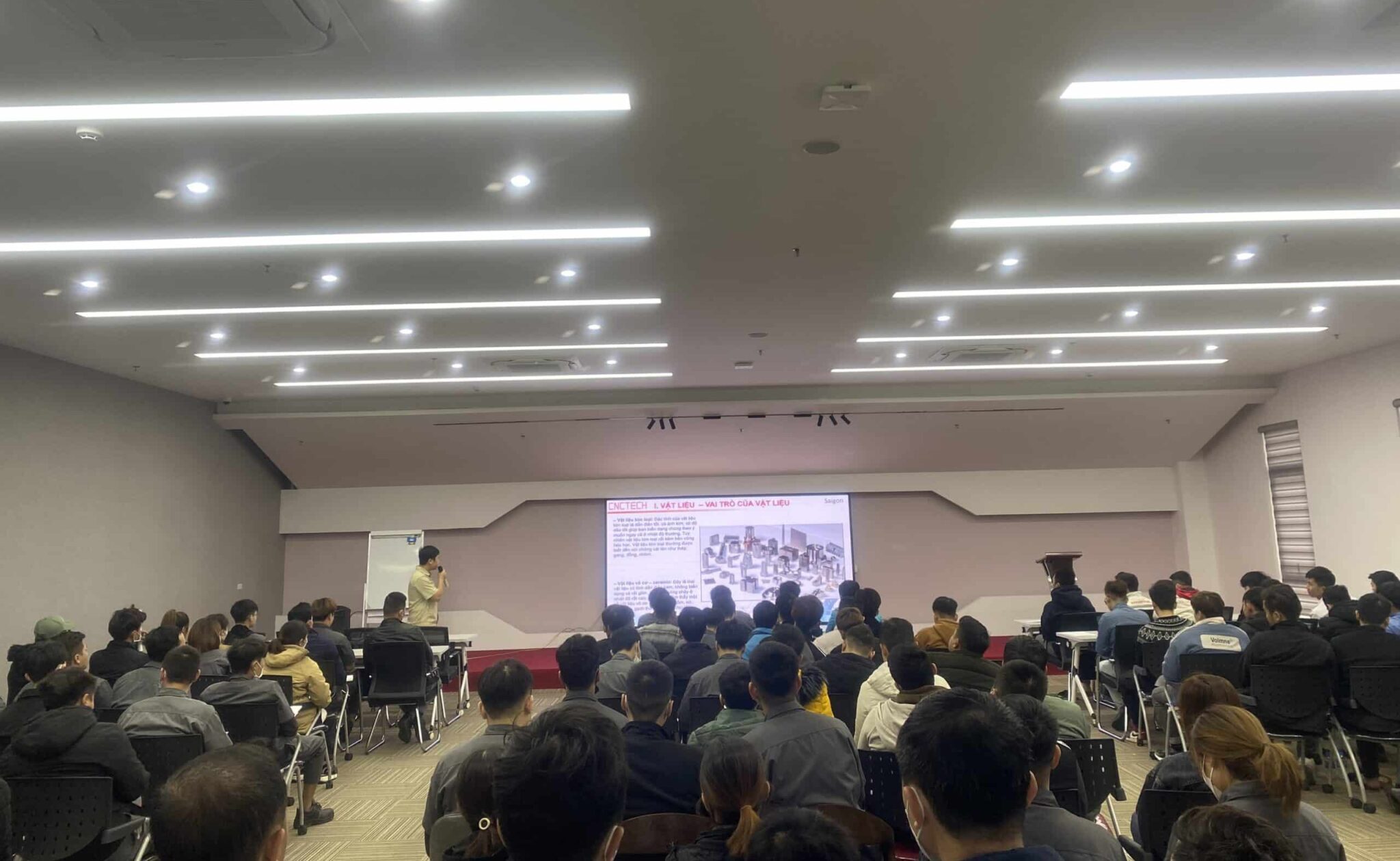https://demo.cnctech.vn/wp-content/uploads/2023/02/Dao-tao-1.jpg