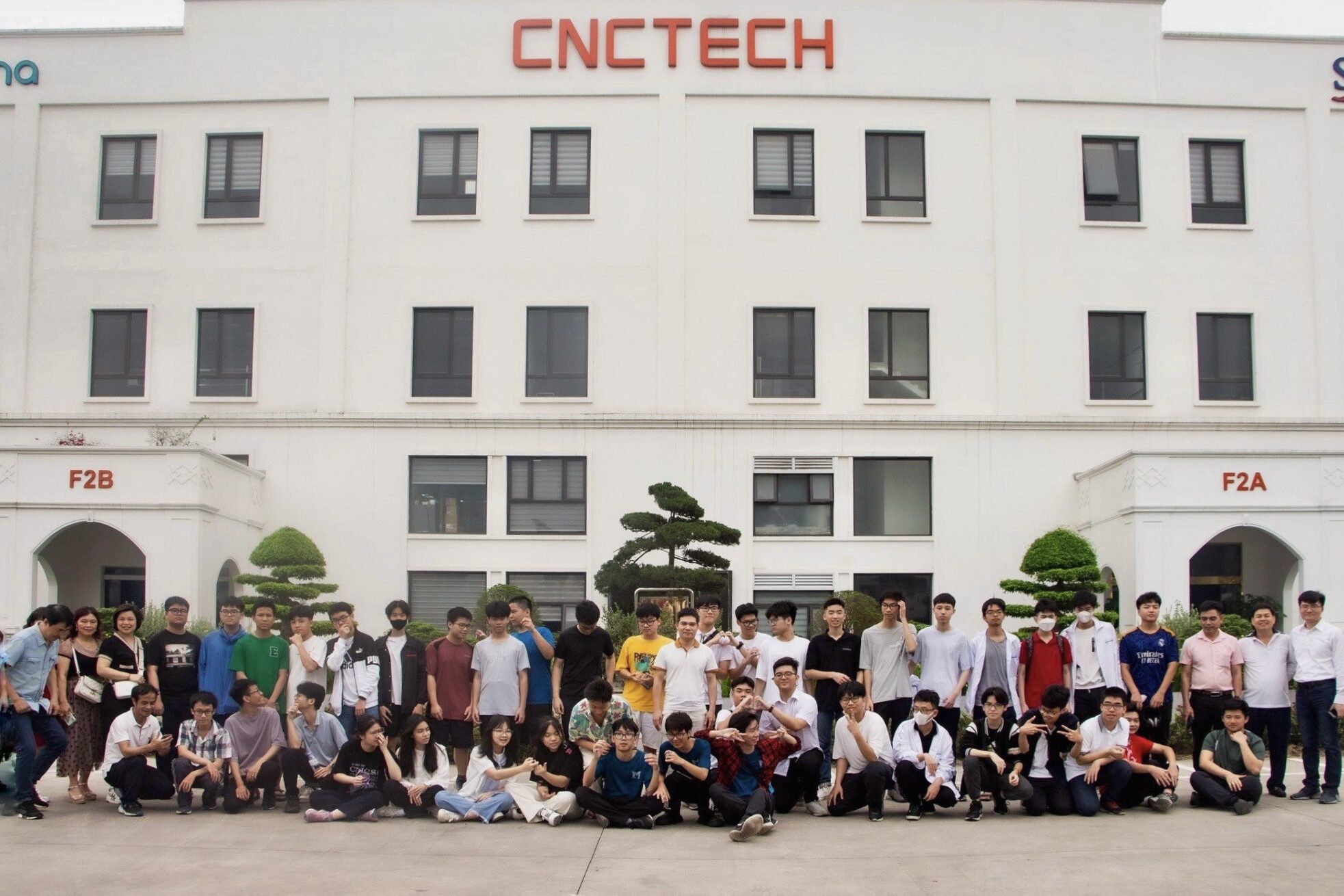 https://demo.cnctech.vn/wp-content/uploads/2023/06/42-hoc-sinh-KHTN-tham-quan-3-e1687485416220.jpg