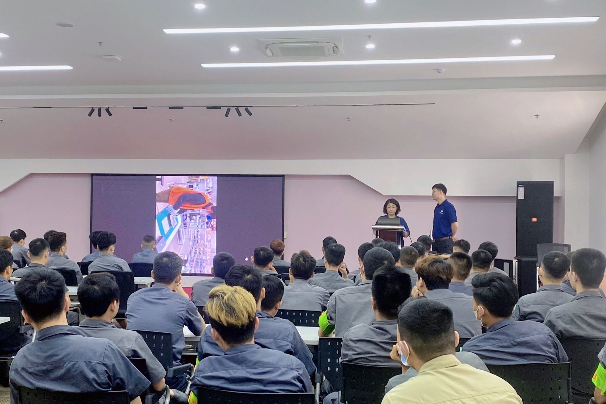 https://demo.cnctech.vn/wp-content/uploads/2023/06/Chuyen-gia-Nhat-dao-tao-do-kiem-3-e1687232764374.jpg