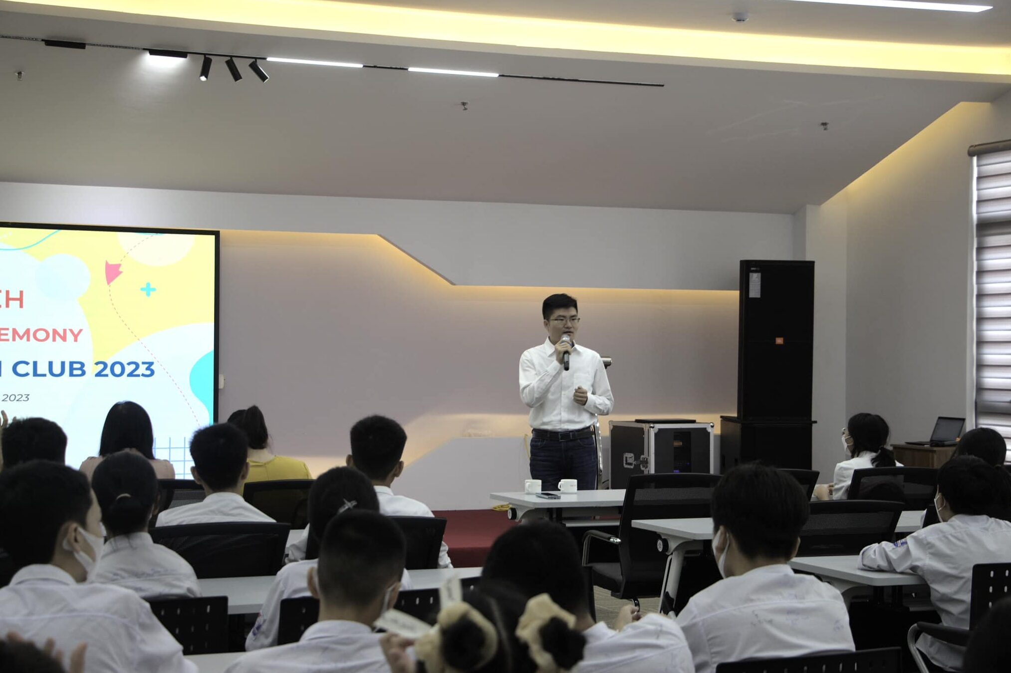 https://demo.cnctech.vn/wp-content/uploads/2023/06/Le-ra-mat-CLB-Tieng-Anh-2-e1687398512647.jpg